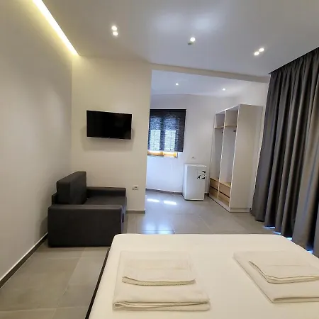 Anxhelo Apartament *