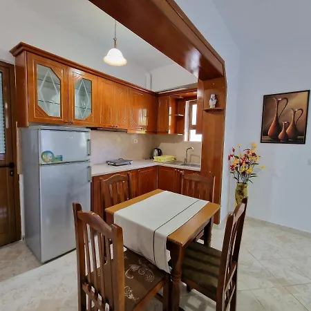 Anxhelo Apartament *