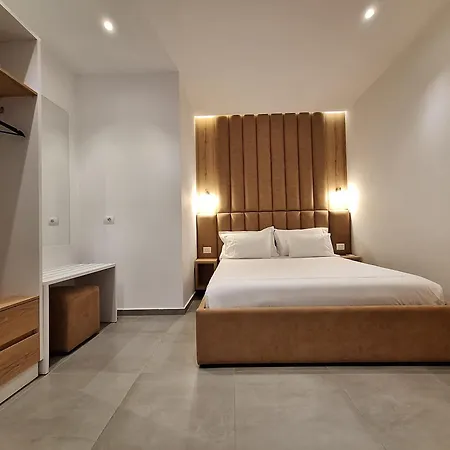 Anxhelo Apartament *