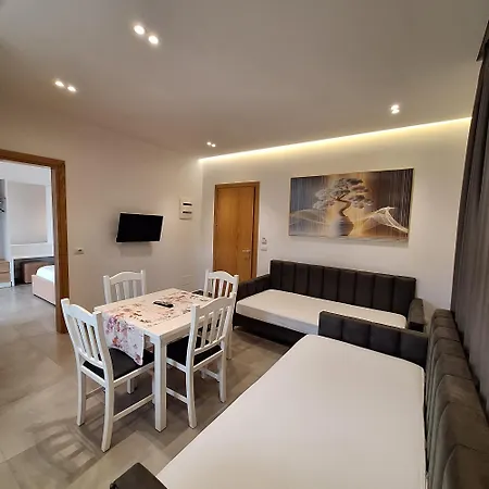 Anxhelo Apartament *